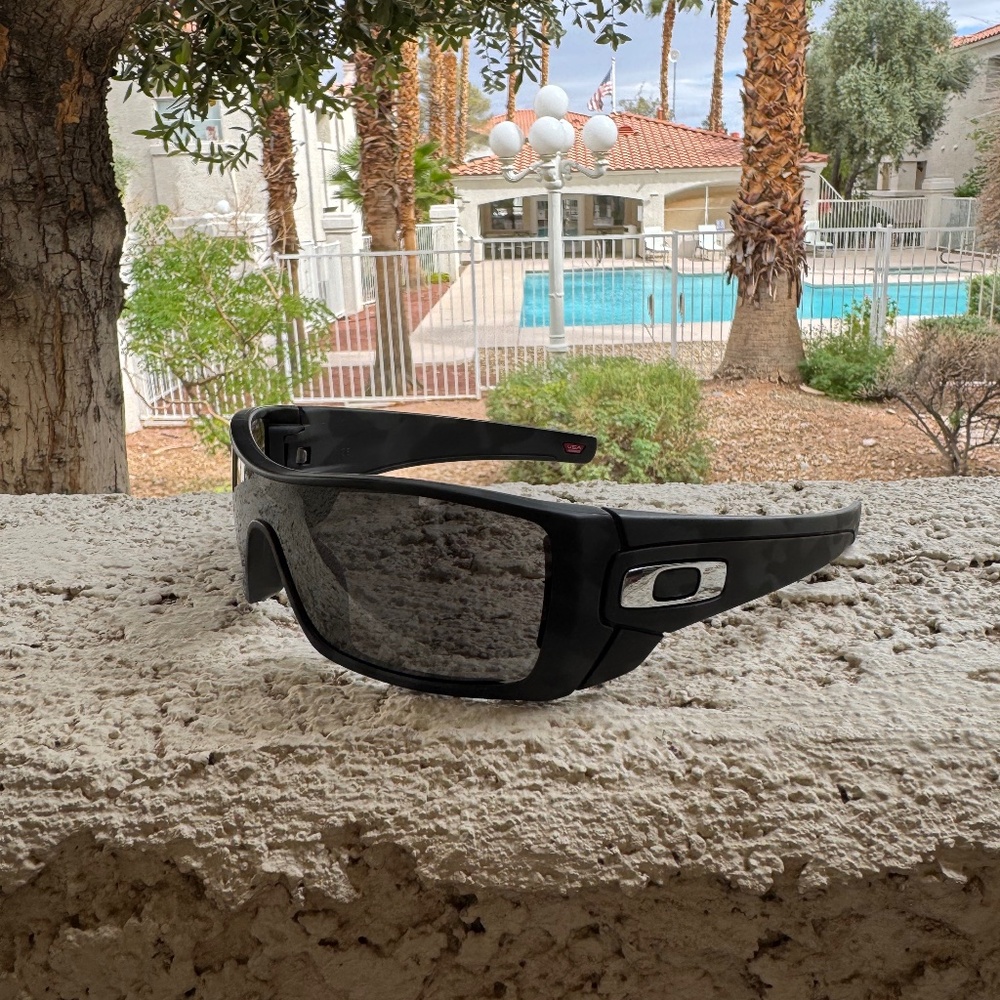 Oakley men’s sunglasses 009101-6227